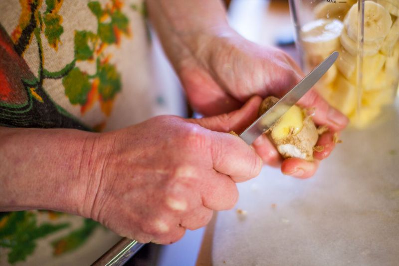 Peeling ginger